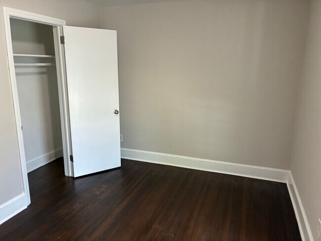 Building Photo - 4000 Winfield Dr