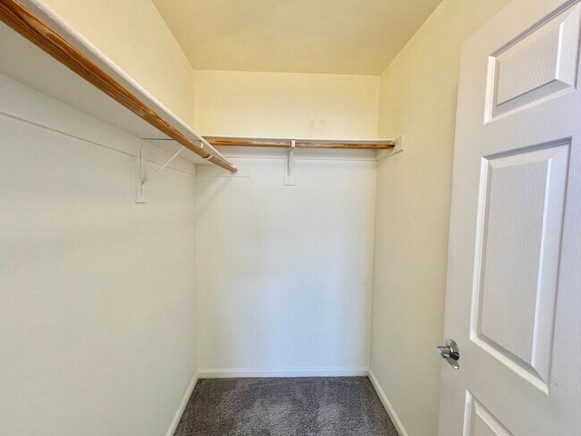 Building Photo - Spacious 2 Bedroom High-Rise Condo with Resort-Style Amenities & Oversized Balcony