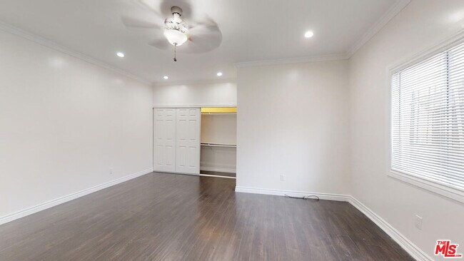 Building Photo - 5522 Sierra Vista Ave