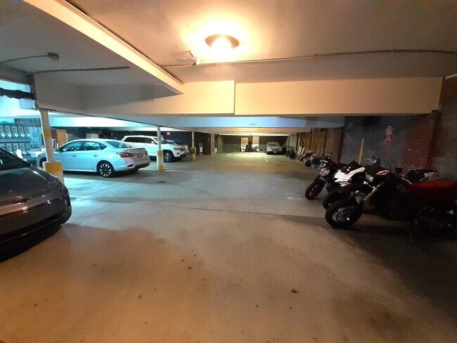 Building Photo - 116 71st St