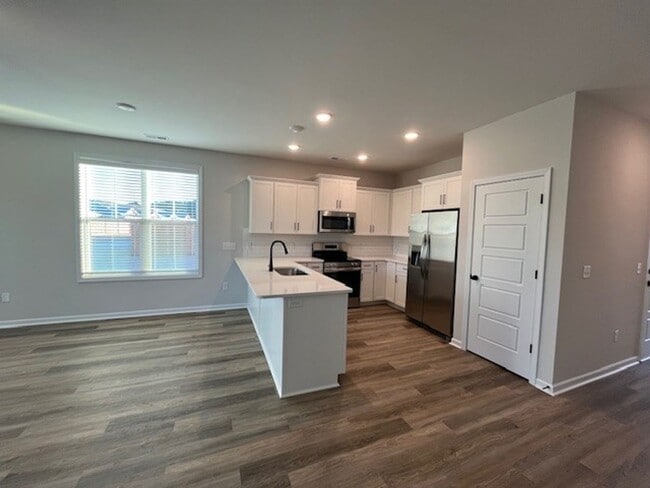 Building Photo - Brand New 3 bedroom 2.5 bath townhome in Leland area