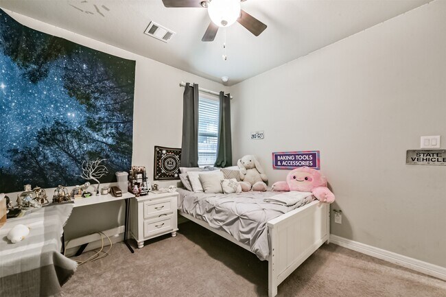 Building Photo - 123 Buttonwood Ct