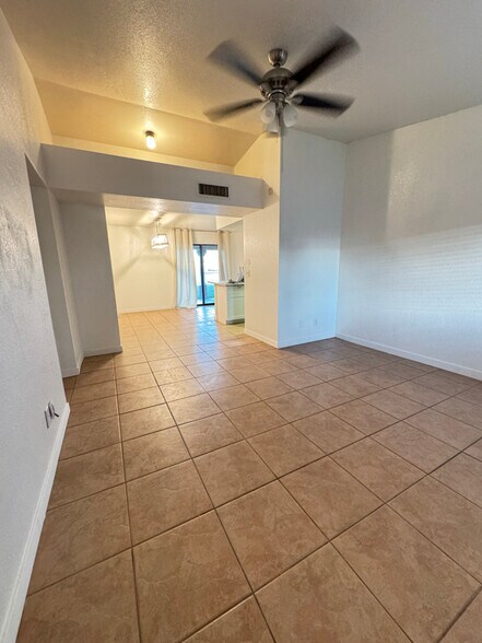 Building Photo - 10230 W Catalina Dr