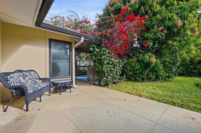 Building Photo - 7215 Westmoreland Dr