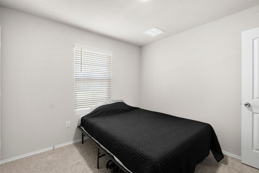 Building Photo - 5824 Brocade Dr