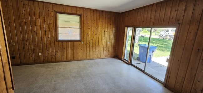 Building Photo - 2004 Roebuck St