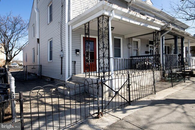 Building Photo - 106 Haines Ave