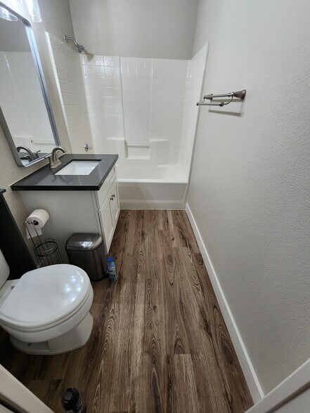 Building Photo - 3038 Tarpon Dr