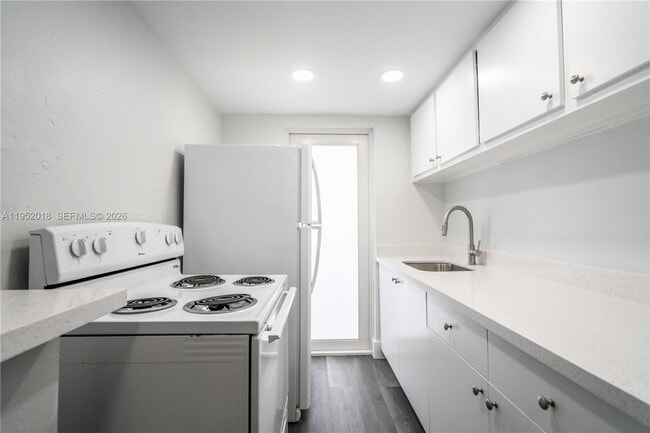 Building Photo - 6650 Miller Dr