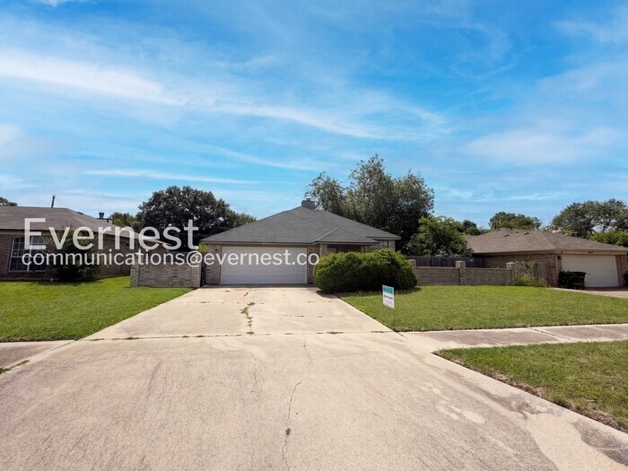 Building Photo - 2014 Cedarview Dr