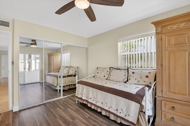 Building Photo - 205 Flanders Dr