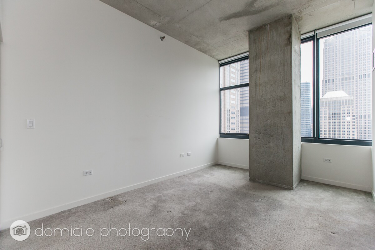 Building Photo - 235 W Van Buren St