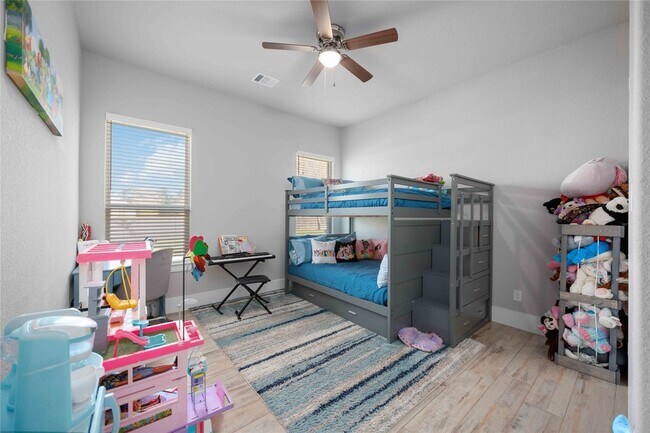 Building Photo - 33510 Walnut Crossing