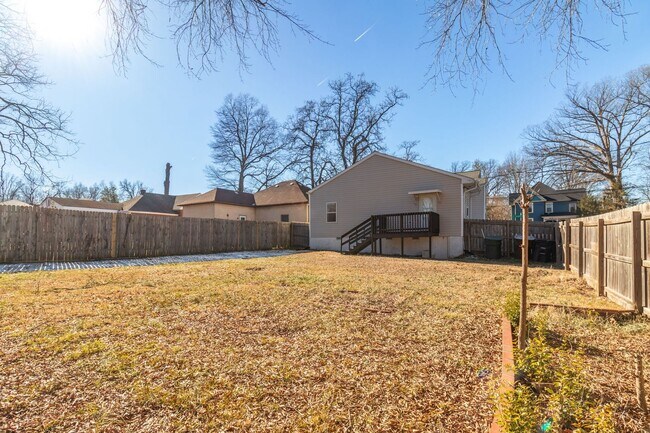 Building Photo - Cozy Home located in Greensboro