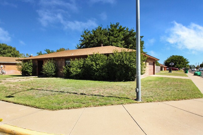 Building Photo - 4000 Mescalero Dr