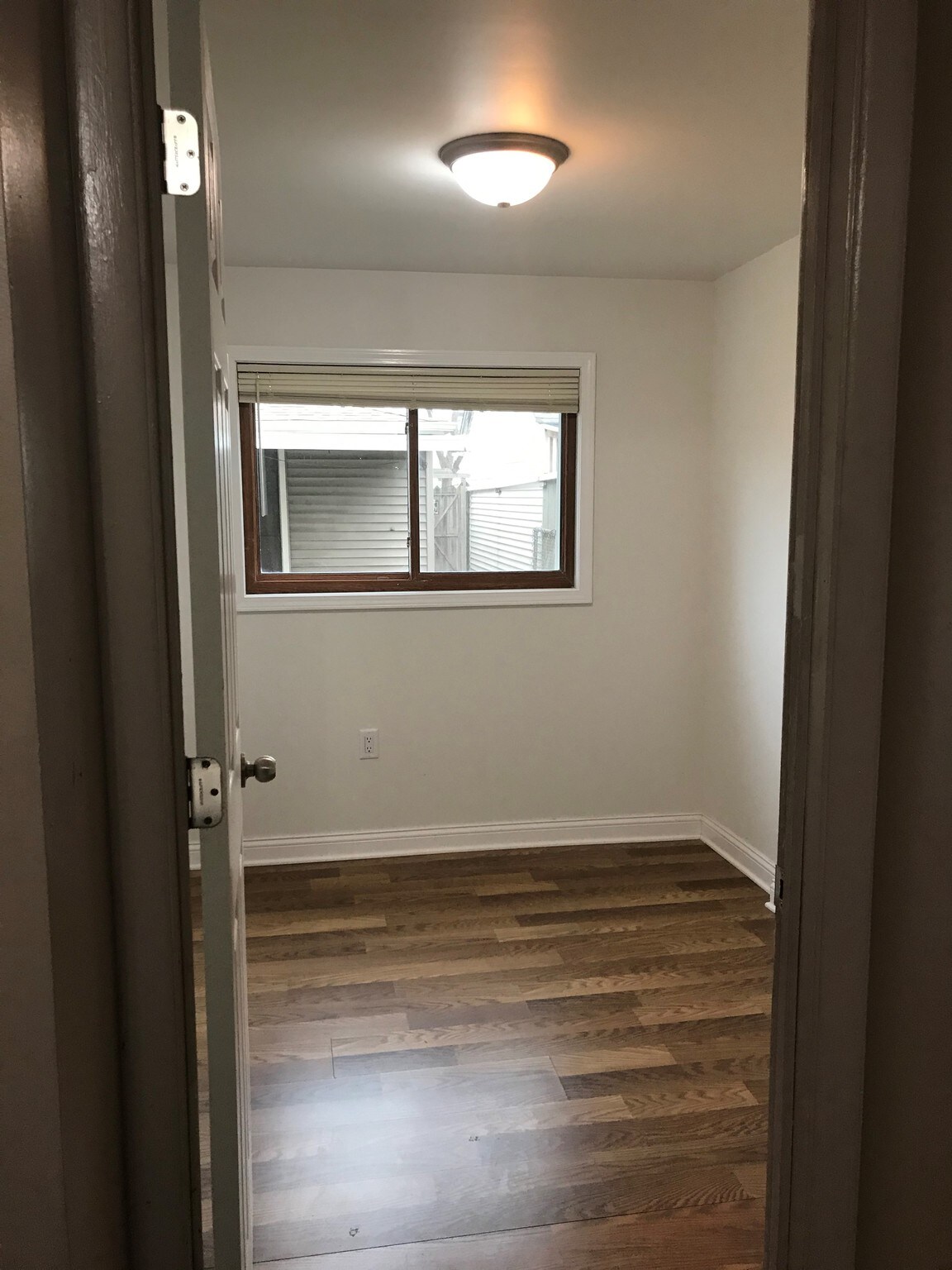 Room 3 - 4119 S Sacramento Ave