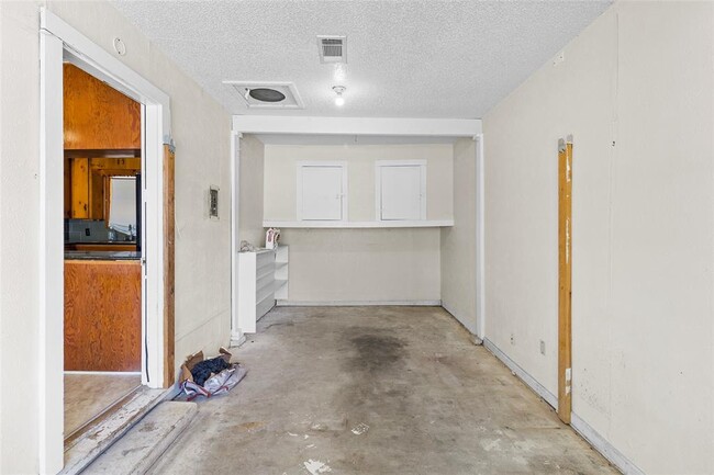 Building Photo - 1214 Oak St