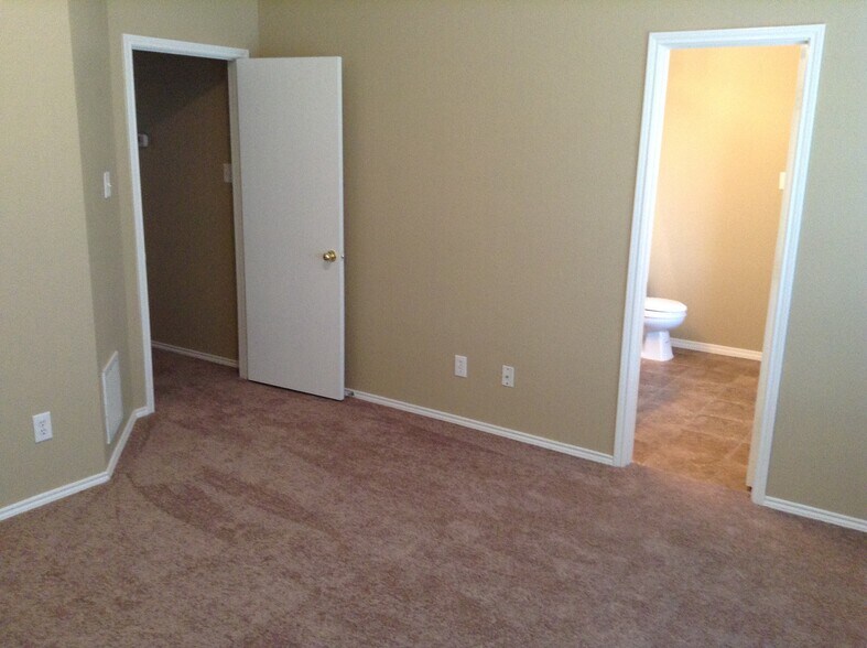 Building Photo - 6236 Spring Ranch Dr