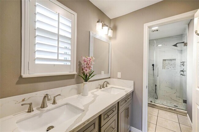 Building Photo - 25507 Glen Loch Dr