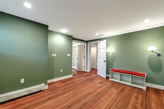 Building Photo - 135 Williams St