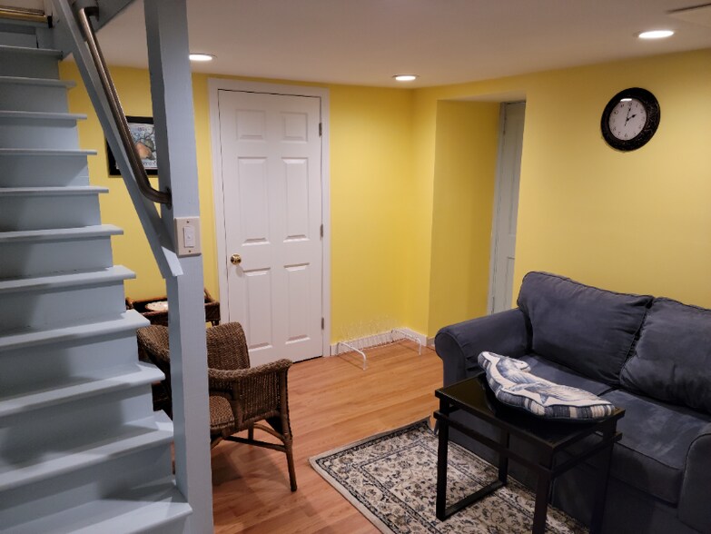 Building Photo - 49 Cornell Dr
