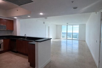 Building Photo - 14951 Royal Oaks Ln