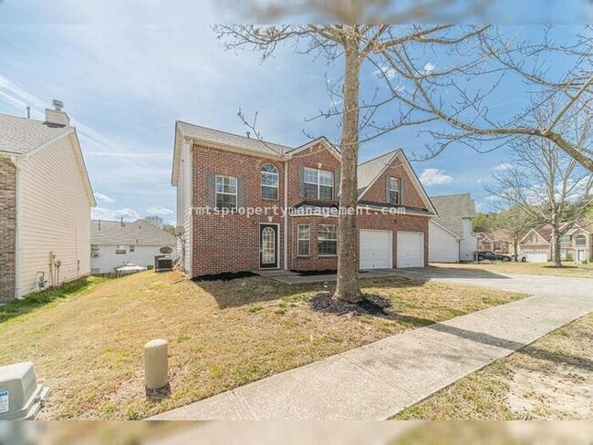 Building Photo - Spacious 4 bedroom 2.5 bath