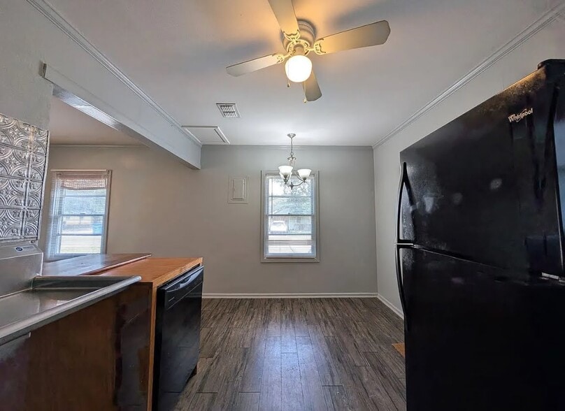 Building Photo - 890 Josephine St