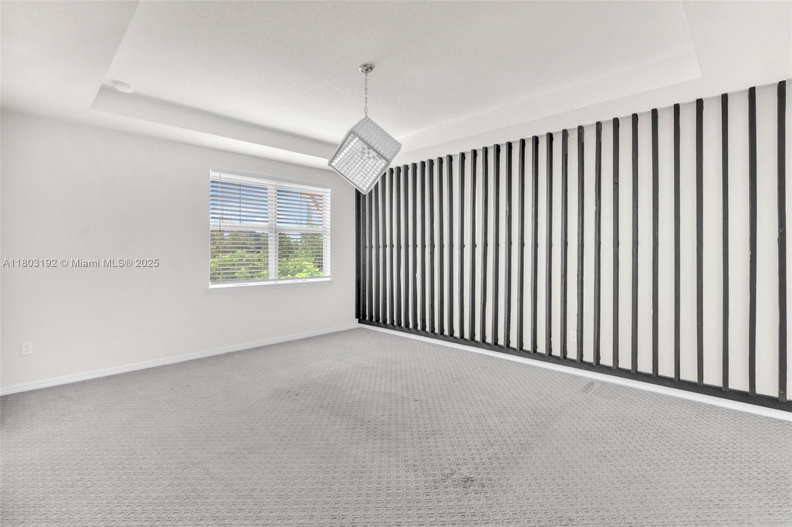 Building Photo - 5040 Eucalyptus Dr