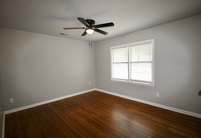 Building Photo - GORGEOUS SPACIOUS CORNER LOT HOME FOR RENT
