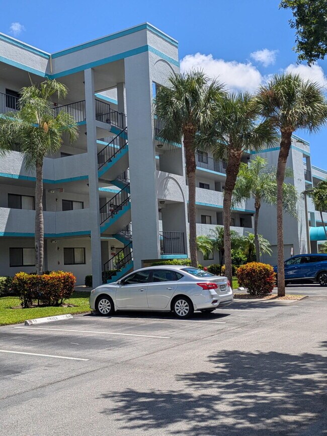Building Photo - 4725 Lucerne Lakes Blvd E