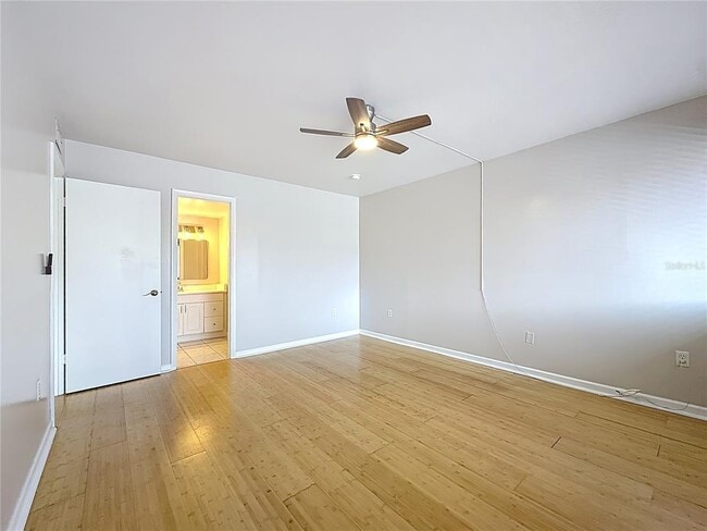 Building Photo - 890 N Village Dr