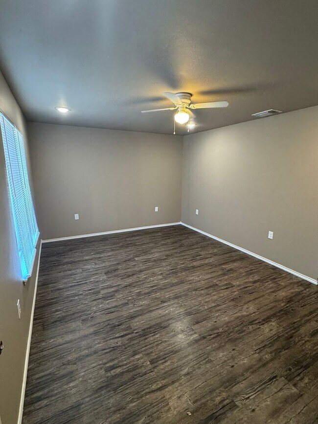 Building Photo - Newer construction Home *Section 8 Approved EXTENDED Driveway parking