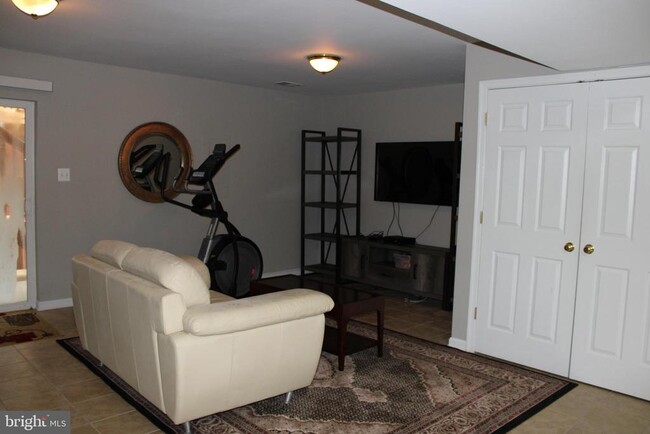 Building Photo - 14186 Hunters Run Way