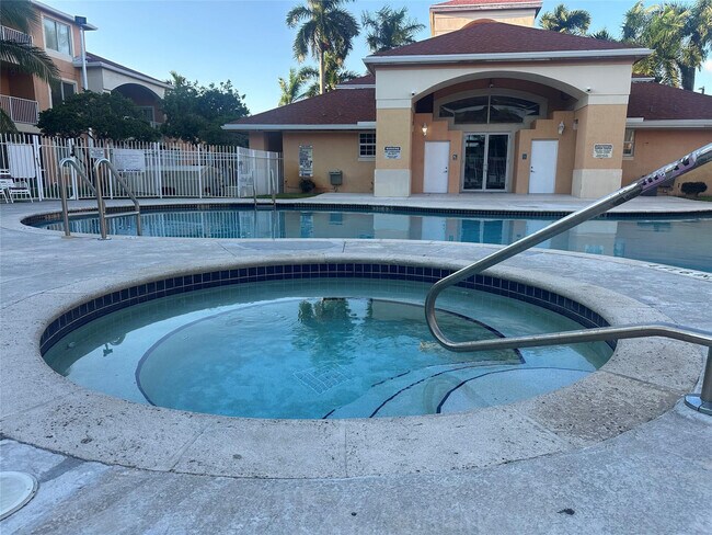 Building Photo - 6928 SW 39th St