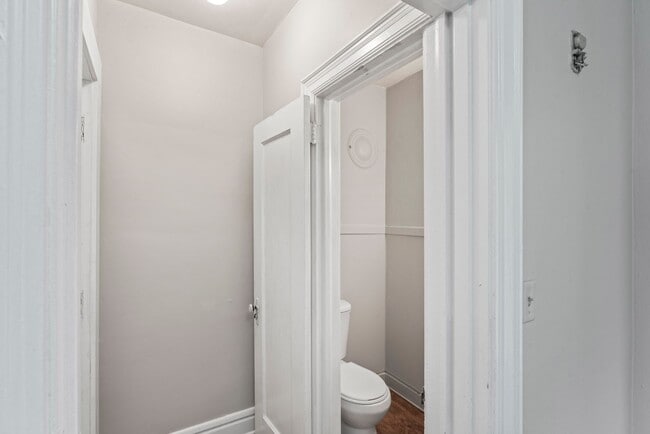 Building Photo - Charming 3-Bed Home Near UMKC with Hardwoo...