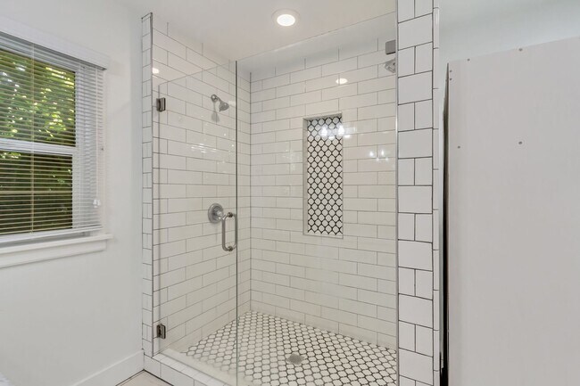 Building Photo - Elegant Yale Crest Bungalow in the Heart o...