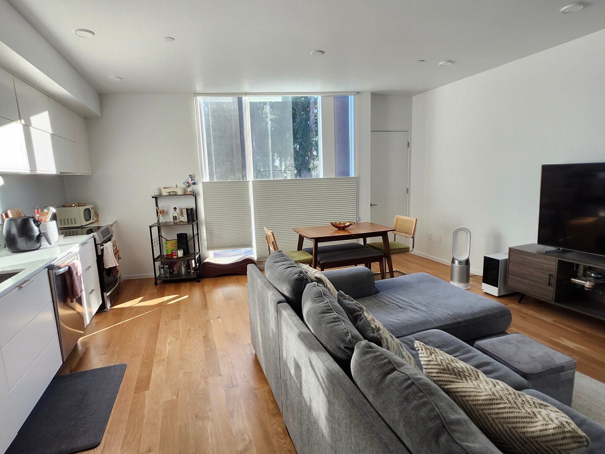 Second floor main space (2 or 3 bed unit) - 2427 Binnen Ln