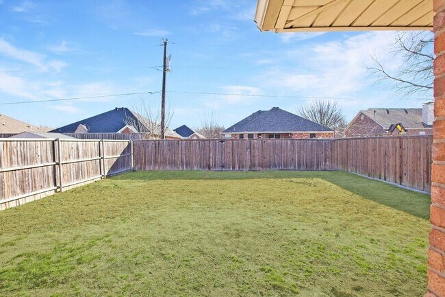 Building Photo - 933 Farmington Rd