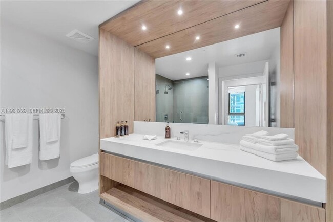 Building Photo - 11 NE 6th St