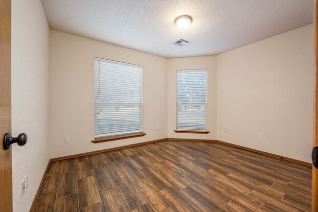 Building Photo - 2353 Saturn Cir