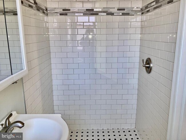 Building Photo - 5301 Catharine St