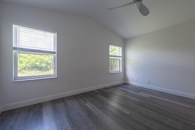 Building Photo - 10651 Buttonwood Lake Dr