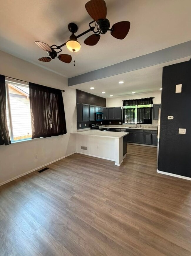 Building Photo - 2827 Aspen Ave