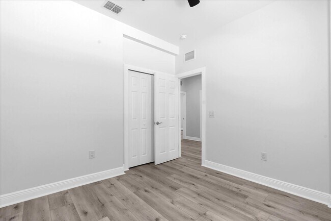 Building Photo - 705 S Orange Ave