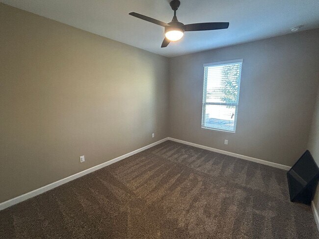 Building Photo - 26105 N 137th Ln