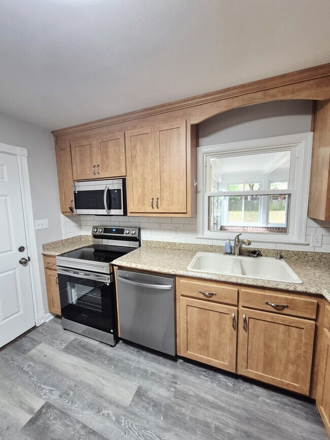 Building Photo - 97 Waterview Dr