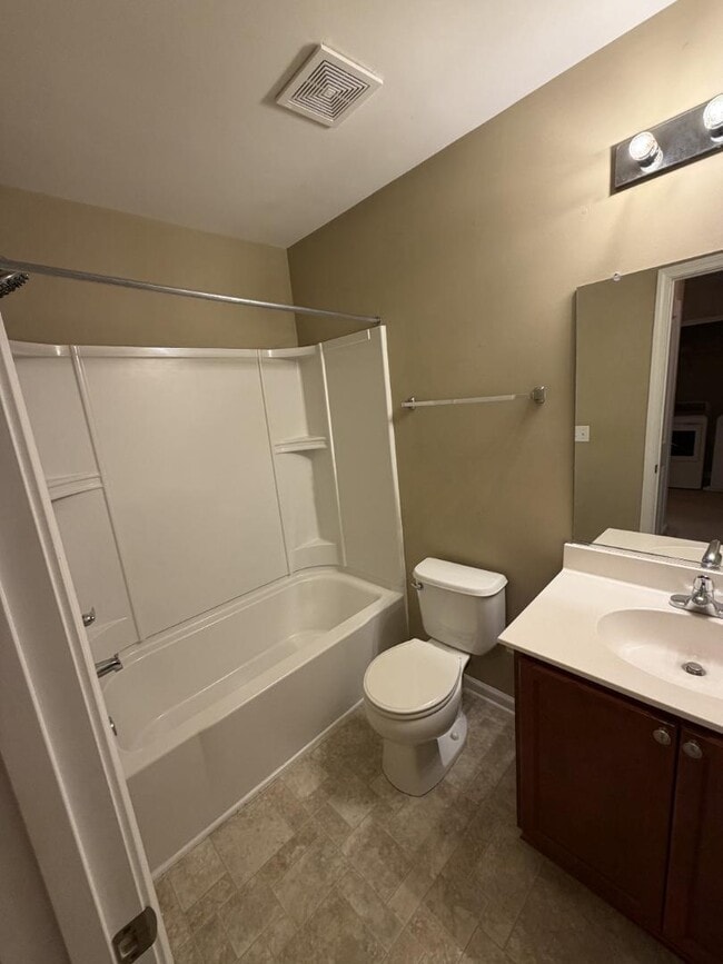 Building Photo - 827 Bibury Ct