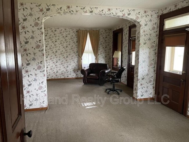 Building Photo - 97 Penn St