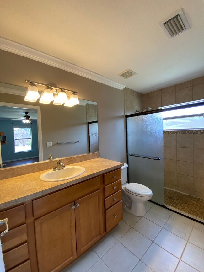 Building Photo - Desirable SW Rainbow Park Neighborhood 3/2...